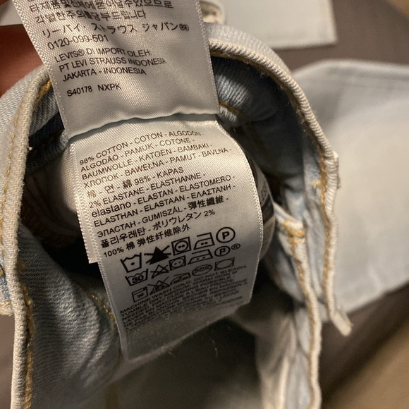 Levi’s High Waisted Taper Jeans - Picture 8 of 12